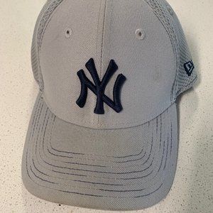 New York Yankees New Era Size M/L Hat Grey with Navy Blue Logo